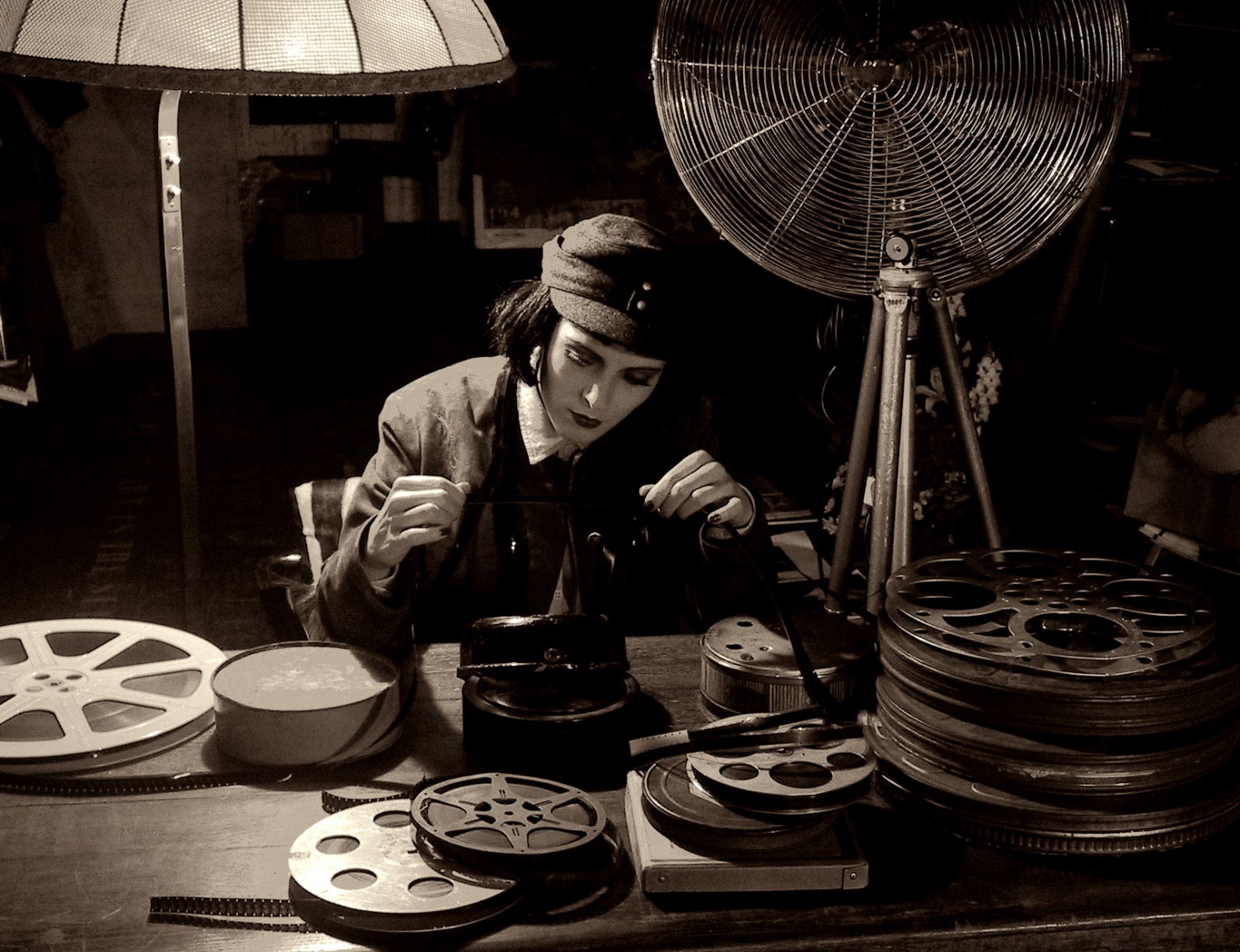 Leni cutting her Olympia movie
